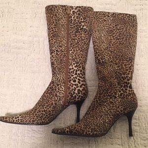 Cheetah print fitted boots